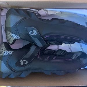 Women’s Pearl Izumi Bike Shoes size 42